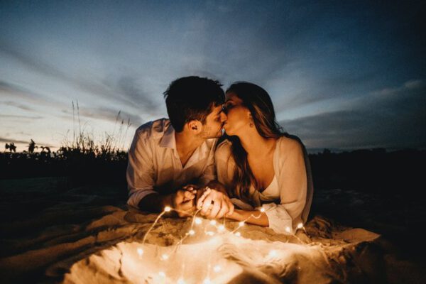 Die virtuelle Realität von Beziehungen: Kann man die wahre Liebe tatsächlich über eine Dating-App finden?