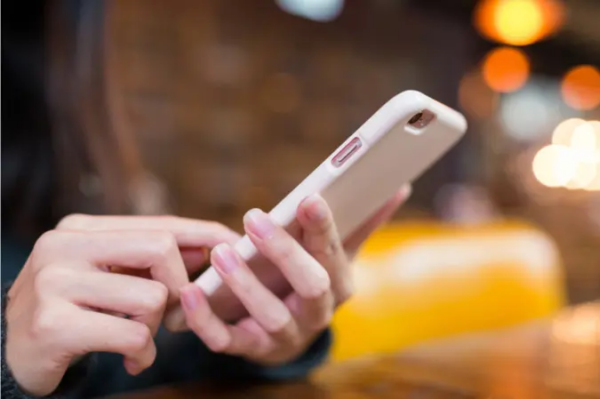 3 Texts You Can Send To Get Their Attention Instantly [Video]