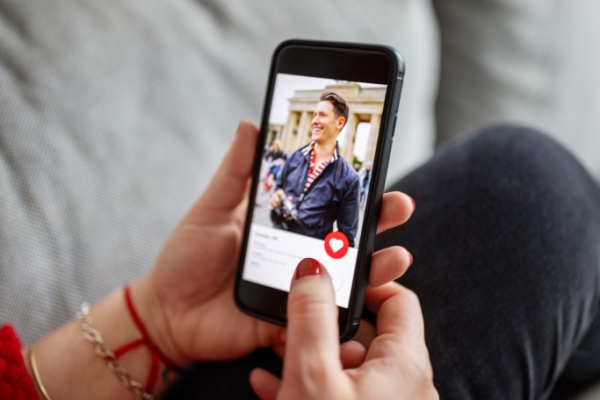 Online Dating: 5 Typen, die JEDE Frau auf Tinder & Co. trifft