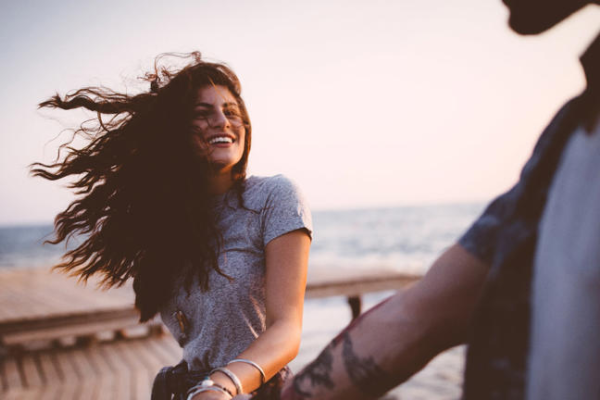 Dating-Burnout: Dir ist der Spaß am Flirten vergangen? Diese Tipps helfen dir dabei, es wieder zu genießen
