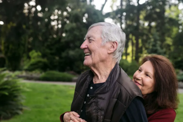 Ja, Online-Dating funktioniert auch für Senioren: 18 Tipps für den Erfolg