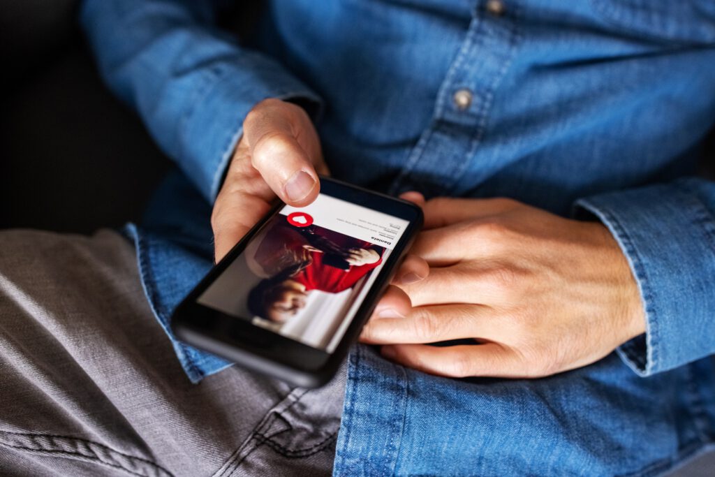 Red Flags: Diese 3 Typen von Menschen sollten Sie auf Dating-Apps unbedingt meiden – laut Experten
