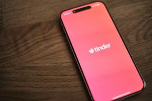 Online dating update: Tinder parent company issues 5 red flags and tips to protect yourself against romantic scams