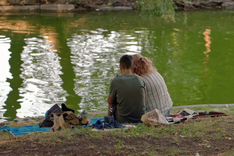 Pietro Lombardi überrascht: Laura sucht weiter online!