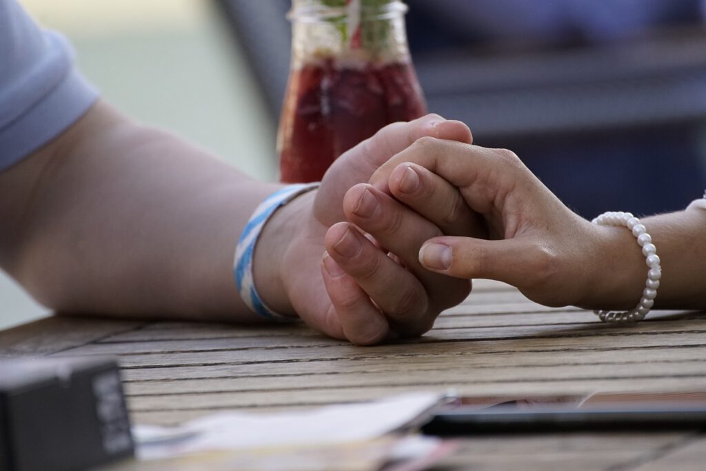 Entdecke die Tücken von Dating-Apps wie Tinder